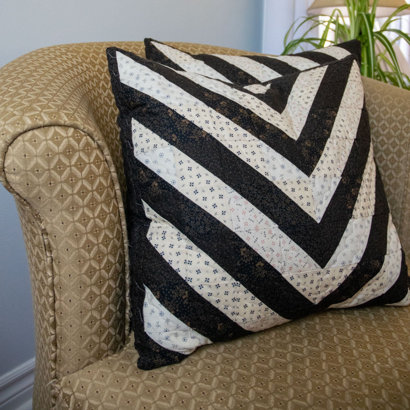Make an HST Quilted Throw Pillows