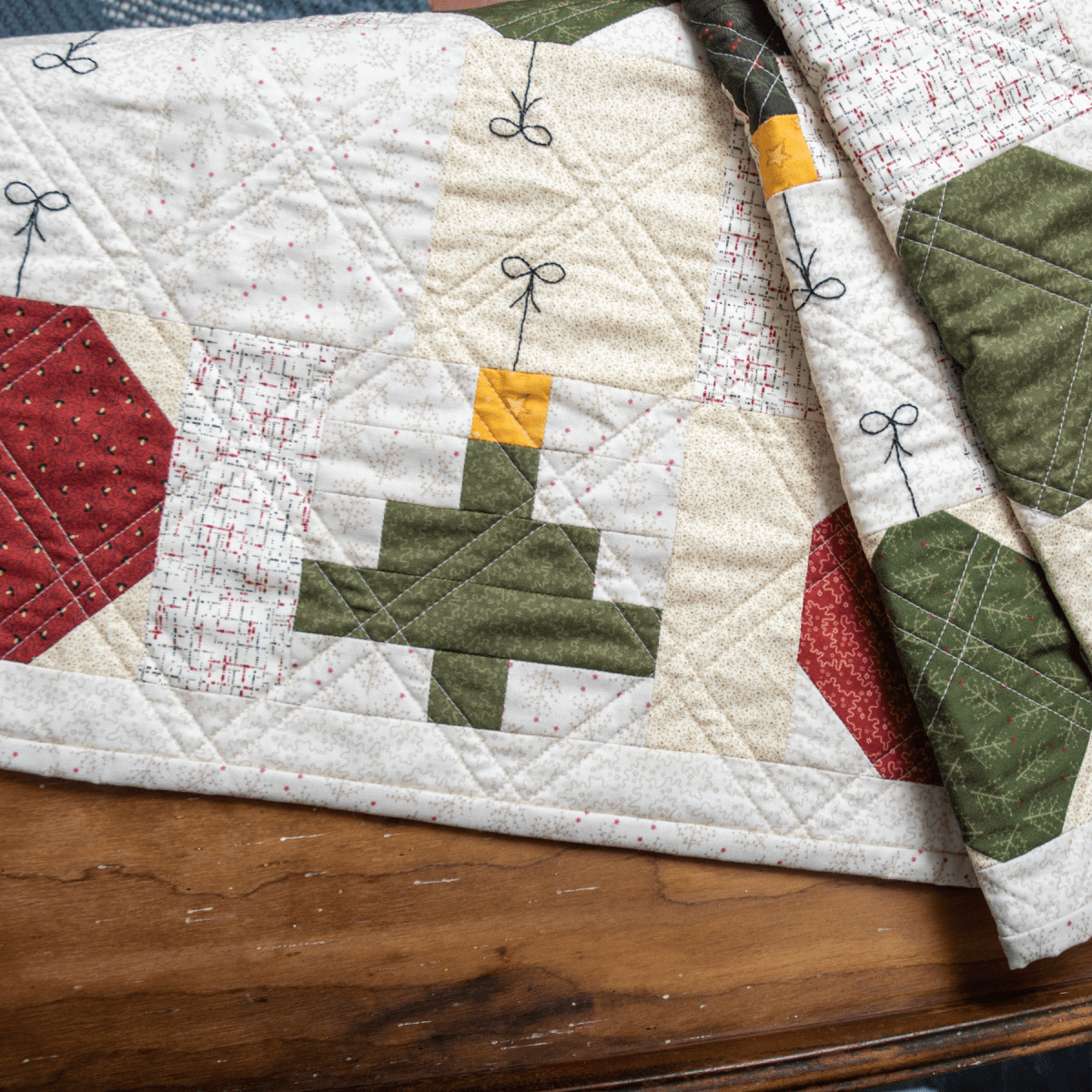 Gloria Christmas Table Runner Quilt Pattern 